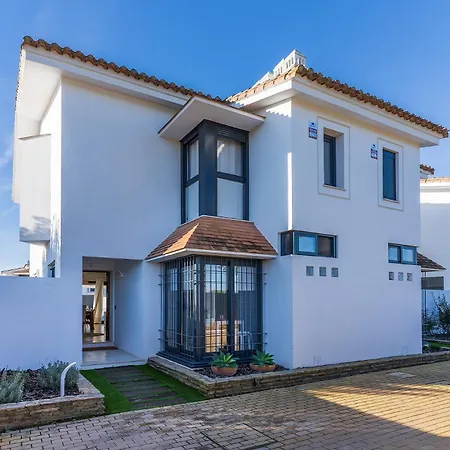Holiday home Pareado Con Piscina En *