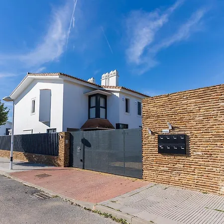 Pareado Con Piscina En Holiday home